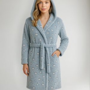 Bata Polar Soft Gofrada Con Capucha Y Bolsillos Corta 7410 Luna Celeste 1