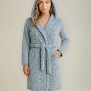 Bata Polar Soft Gofrada Con Capucha Y Bolsillos Corta 7410 Luna Celeste 3